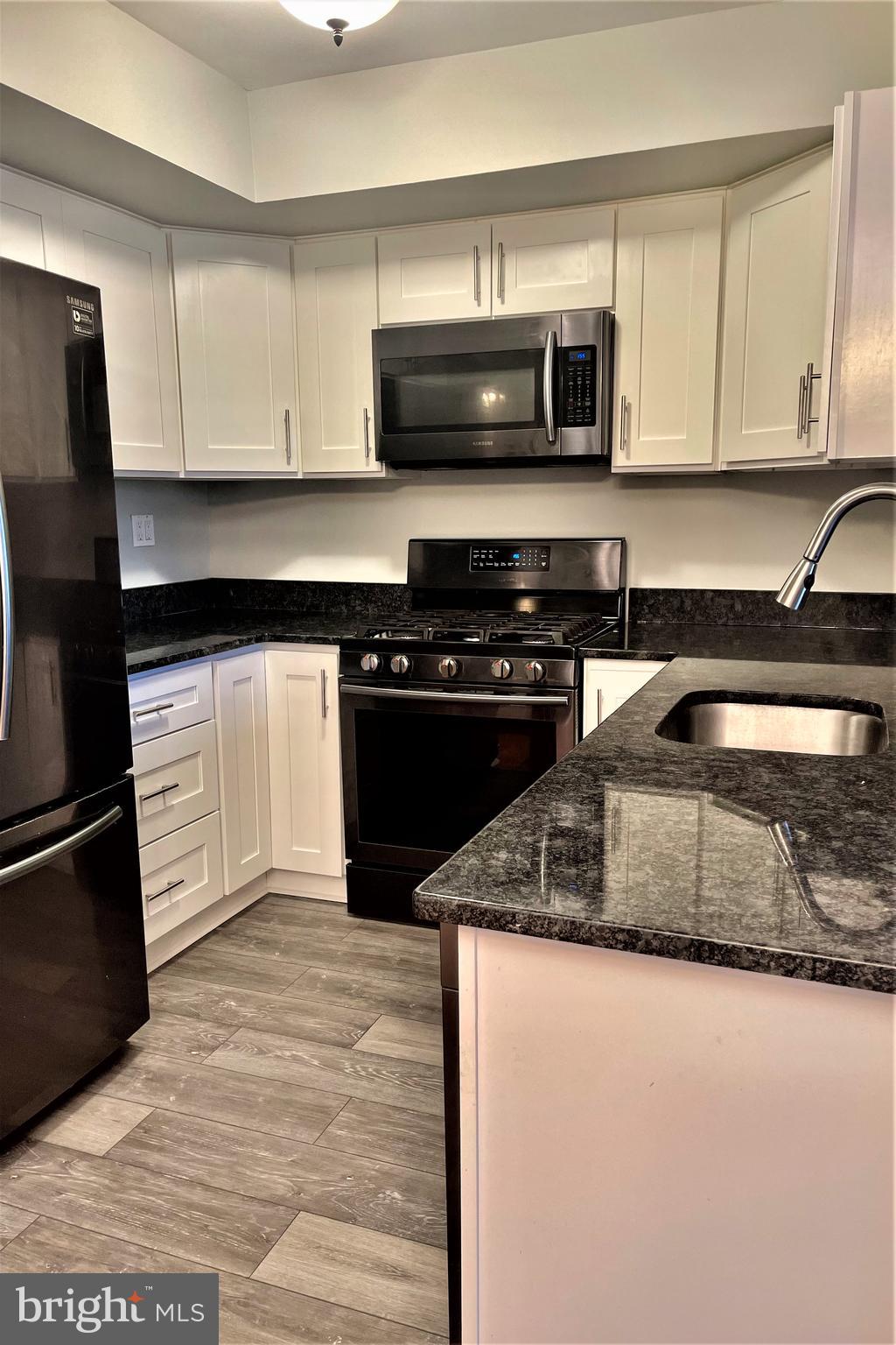 10205 West Keswick Road Philadelphia, PA 19114 - Photo 14 of 28 Kitchen Stainless appliance