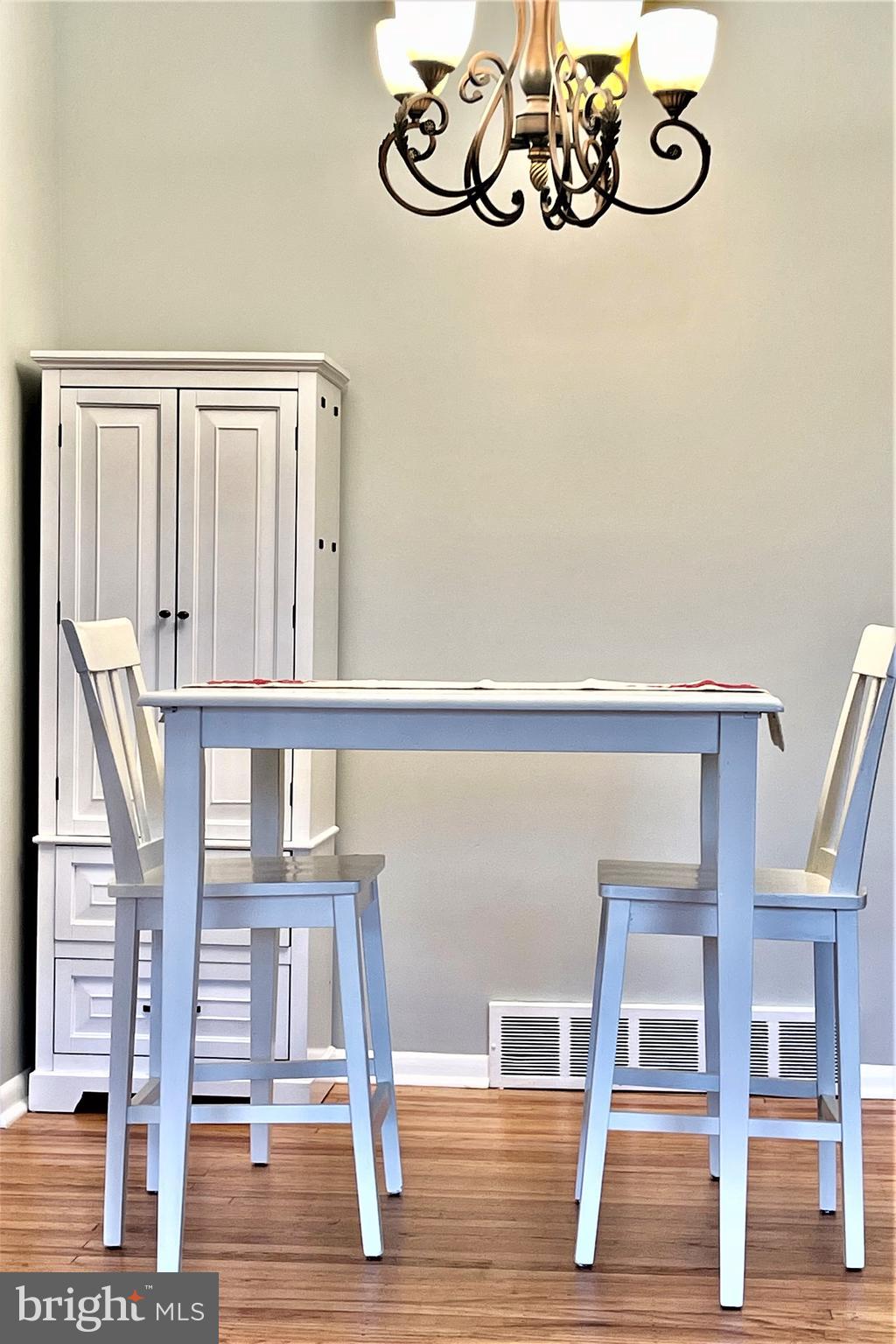 10205 West Keswick Road Philadelphia, PA 19114 - Photo 3 of 28 Dining area