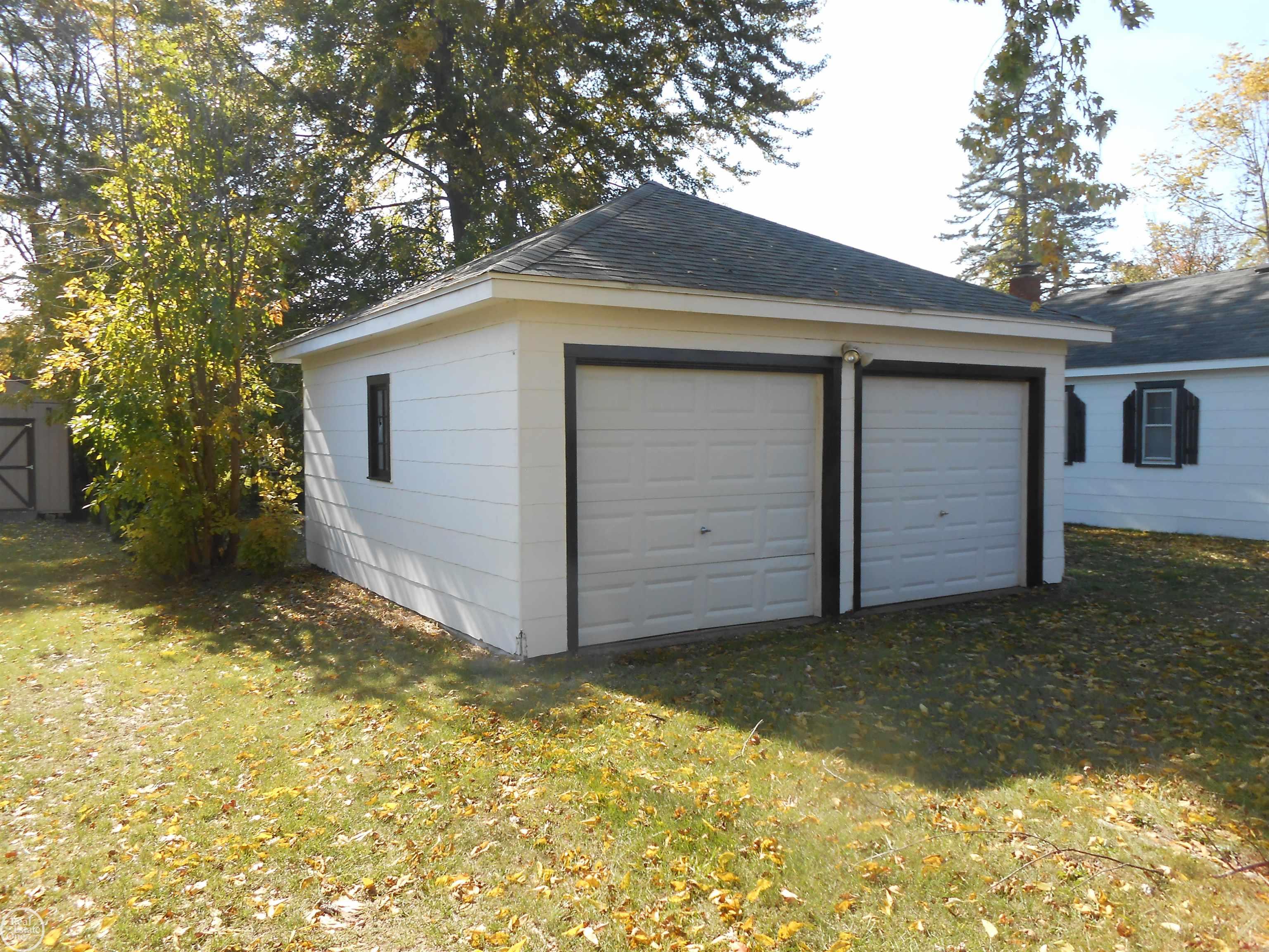 7262 Dogwood Road Lexington, MI 48450 - Photo 3 of 11 50093886-2.JPG