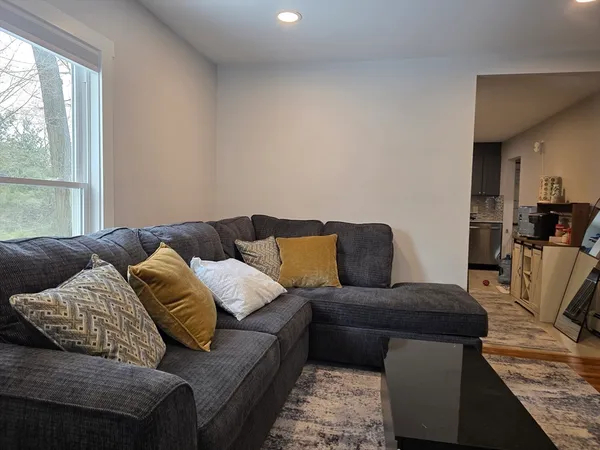 $2,600 | 1081 Main Street, Unit L, Woburn, MA 01801