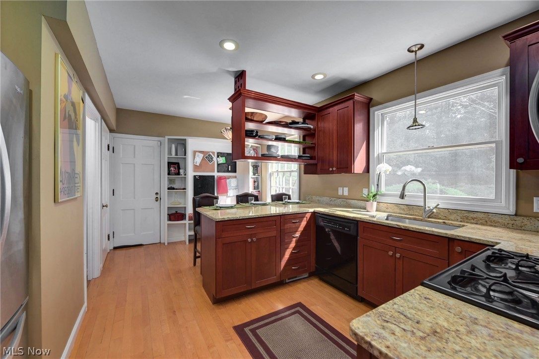 14381 Onaway Road Cleveland, OH 44120 - Photo 8 of 34