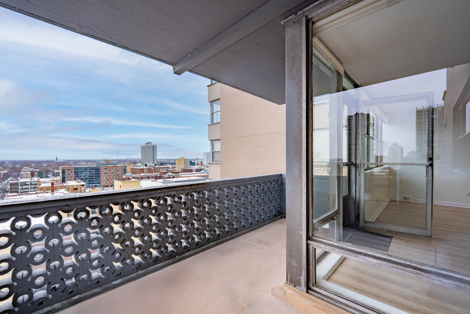 6301 North Sheridan Road, Unit 14J Chicago, IL 60660 - Photo 18 of 24