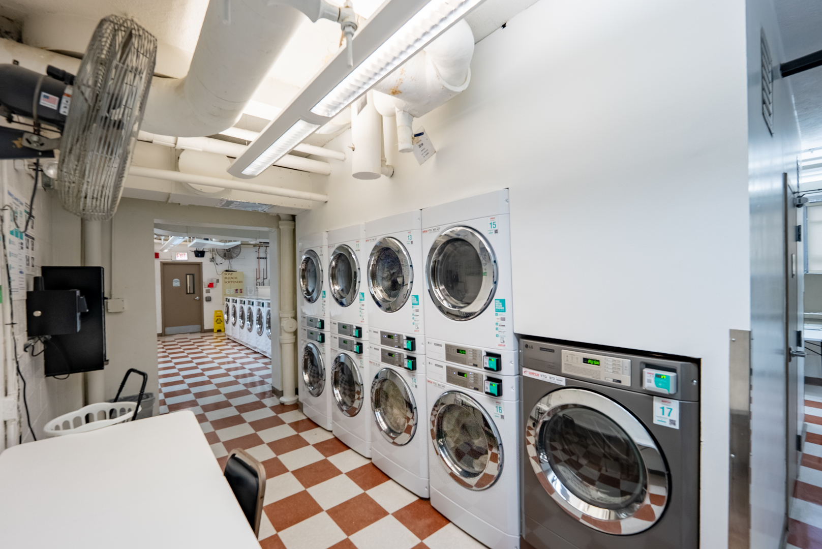 6301 North Sheridan Road, Unit 14J Chicago, IL 60660 - Photo 22 of 24