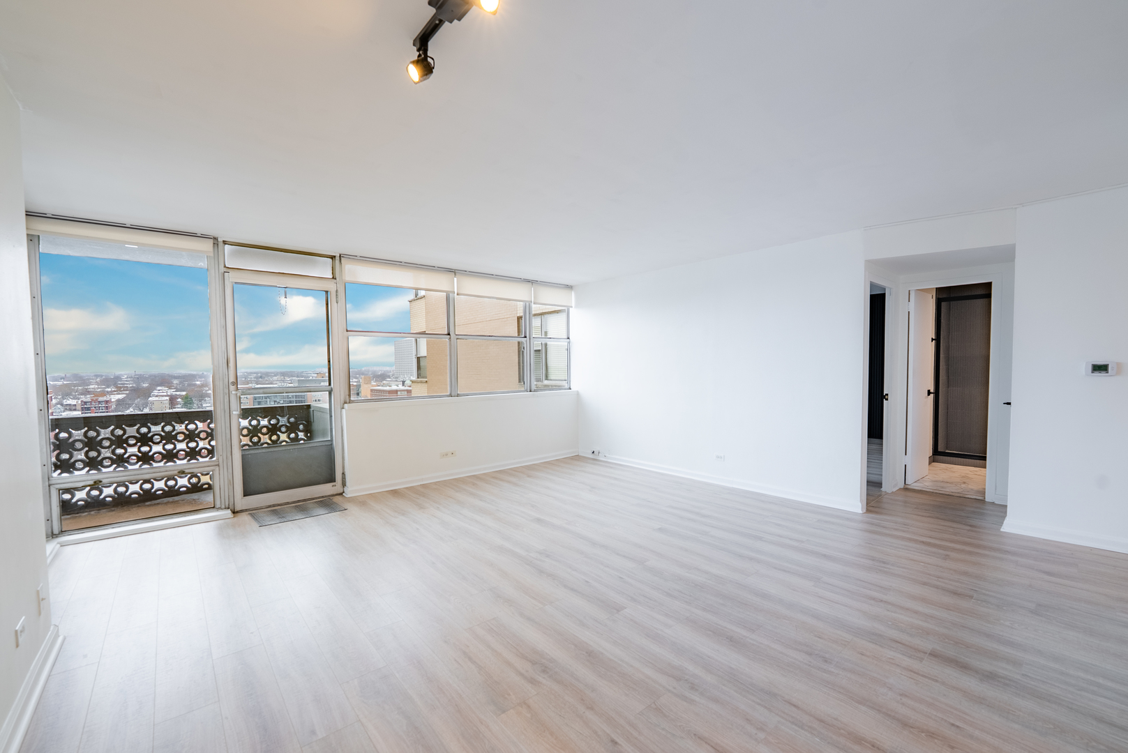 6301 North Sheridan Road, Unit 14J Chicago, IL 60660 - Photo 8 of 24