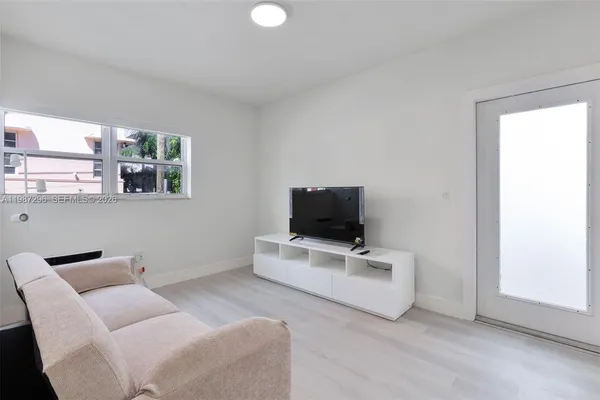 $2,500 | 1228 Pennsylvania Avenue, Unit 7, Miami Beach, FL 33139