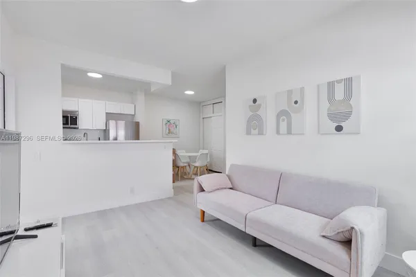 $2,500 | 1228 Pennsylvania Avenue, Unit 7, Miami Beach, FL 33139