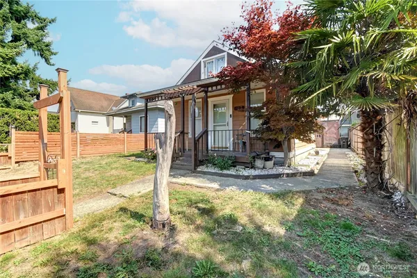 $460,000 | 2327 Harrison Avenue, Everett, WA 98201