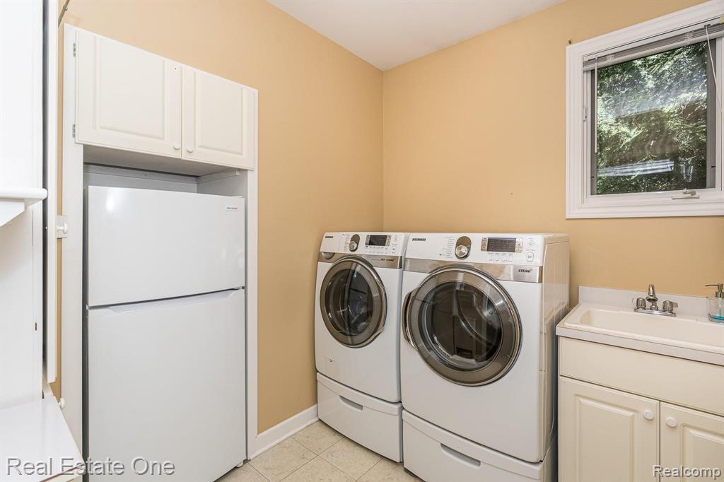 385 Rochdale Drive South Rochester Hills, MI 48309 - Photo 23 of 42