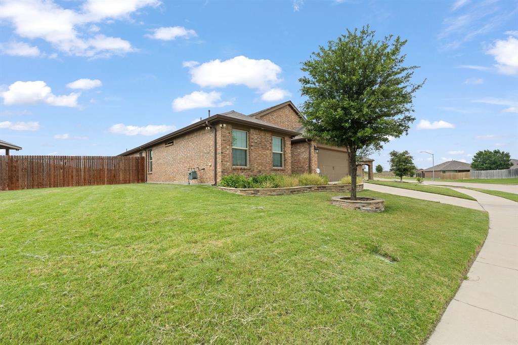 4600 Fringetree Way Crowley, TX 76036 - Photo 4 of 40