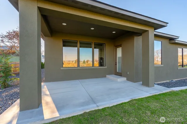 a view of an front door and yard