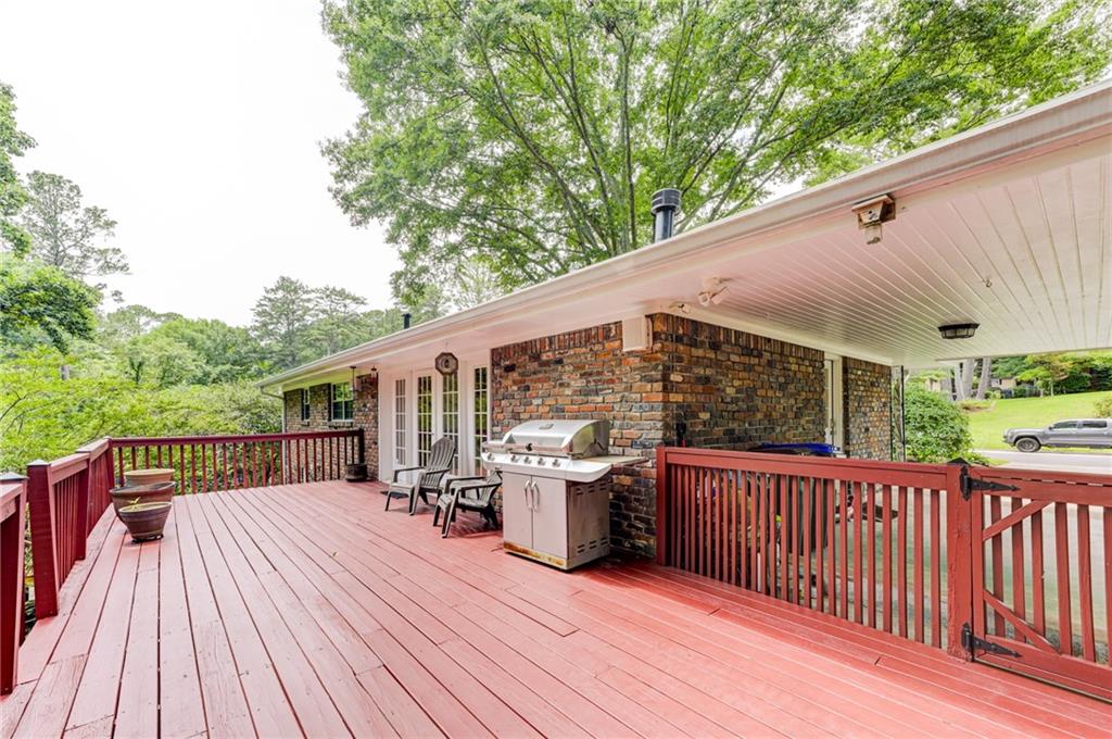 2423 Woodacres Road Northeast Atlanta, GA 30345 - Photo 10 of 39