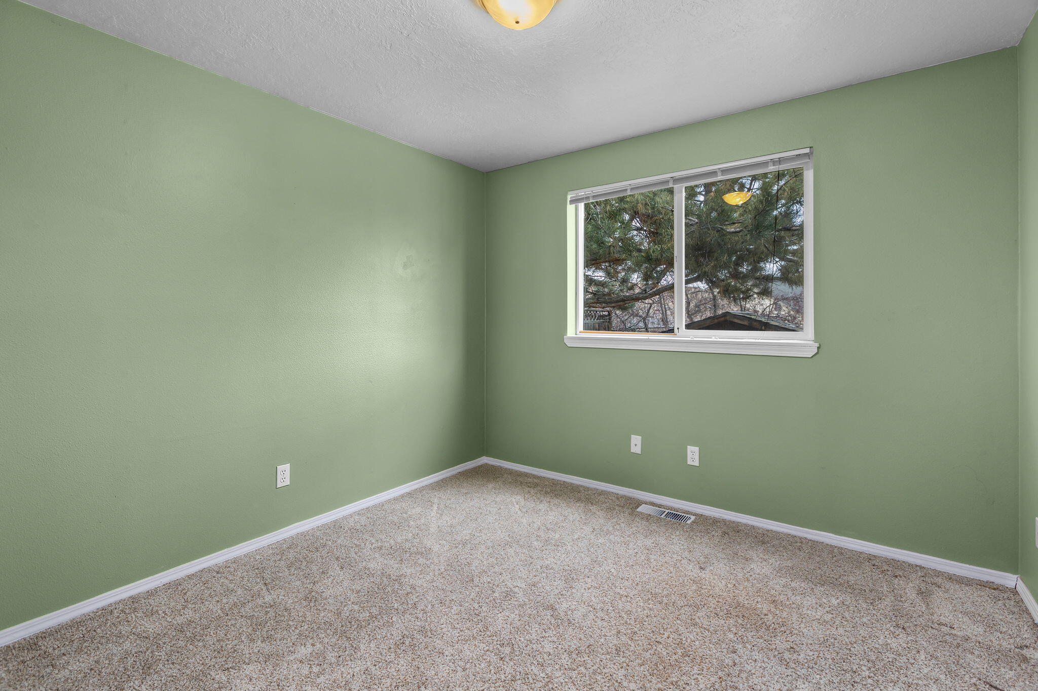 20732 Gallop Road Bend, OR 97701 - Photo 13 of 22 2024_12_16_20732_gallop_road-18