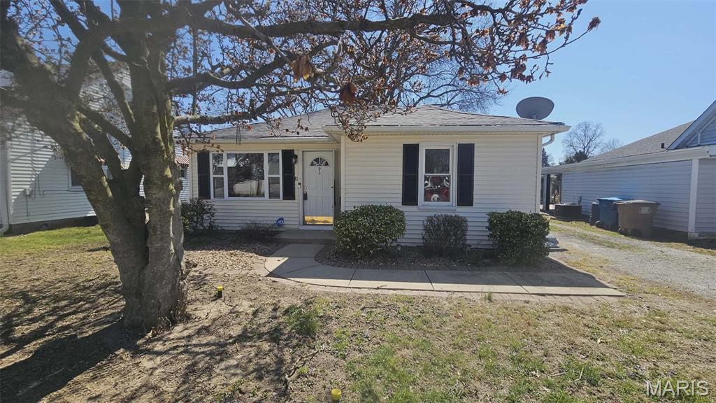 11 East Delmar Avenue Alton, IL 62002 - Photo 1 of 35