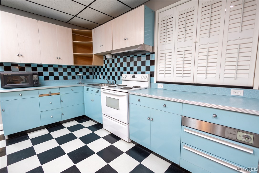 5004 Winding Lane Clarence, NY 14031 - Photo 35 of 50 Basement Diner Kitchen