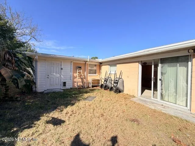 a view of a backyard of the house