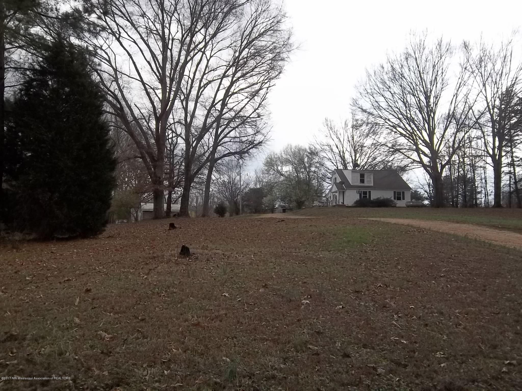1790 Hogsfoot Road Senatobia, MS 38668 - Photo 6 of 9 100_2983