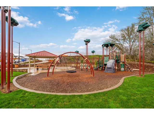 a view of a tennis court