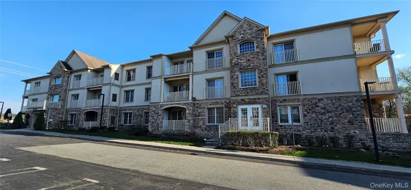 $549,000 | 24 North De Baun Avenue, Unit 303, Suffern, NY 10901