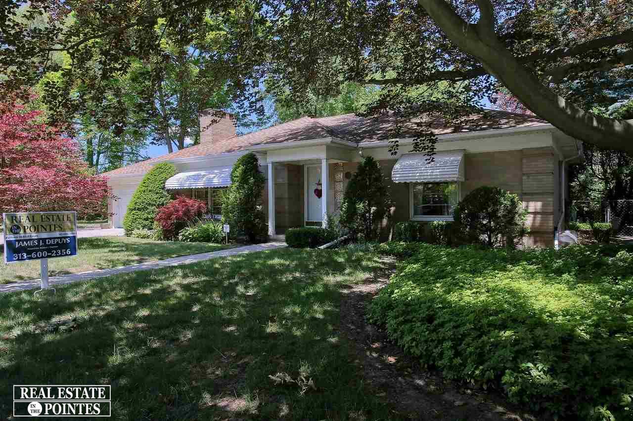 1680 Oxford Road Grosse Pointe Woods, MI 48236 - Photo 2 of 30