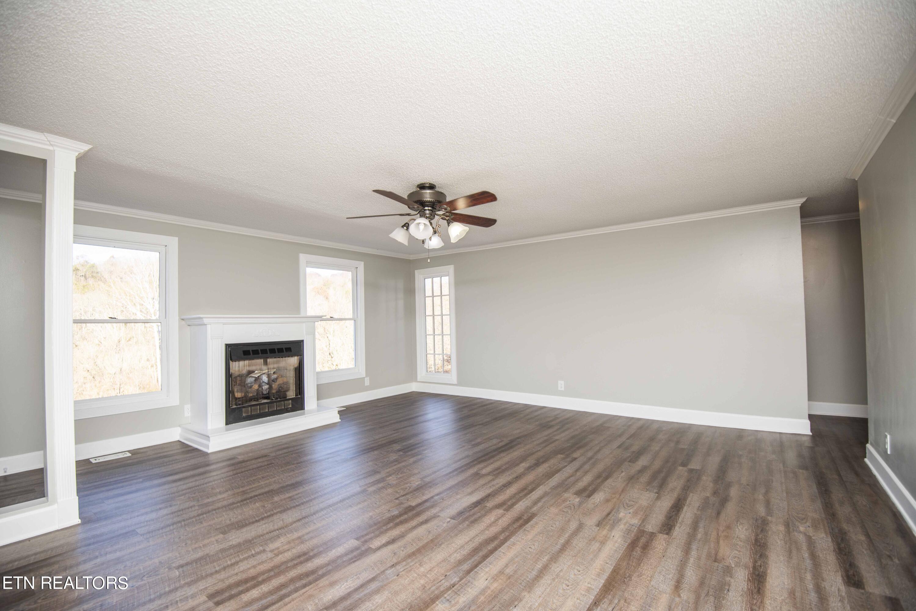 441 Johnson Road Maynardville, TN 37807 - Photo 4 of 45 living 4_1