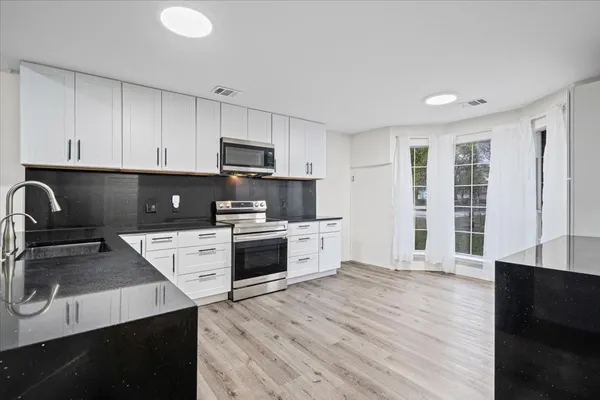 $2,200 | 158 Oak River Drive, Cedar Creek, TX 78612