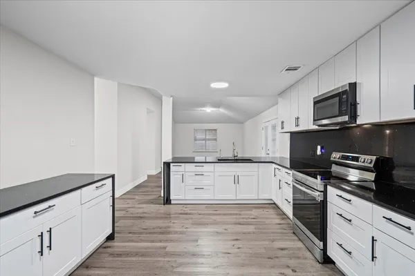 $2,200 | 158 Oak River Drive, Cedar Creek, TX 78612