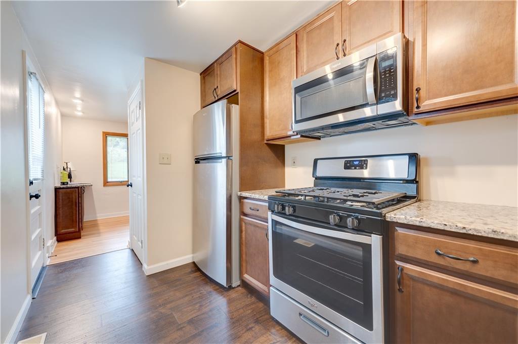 1044 Hastie Road Pittsburgh, PA 15234 - Photo 9 of 24 Gallery Image 9