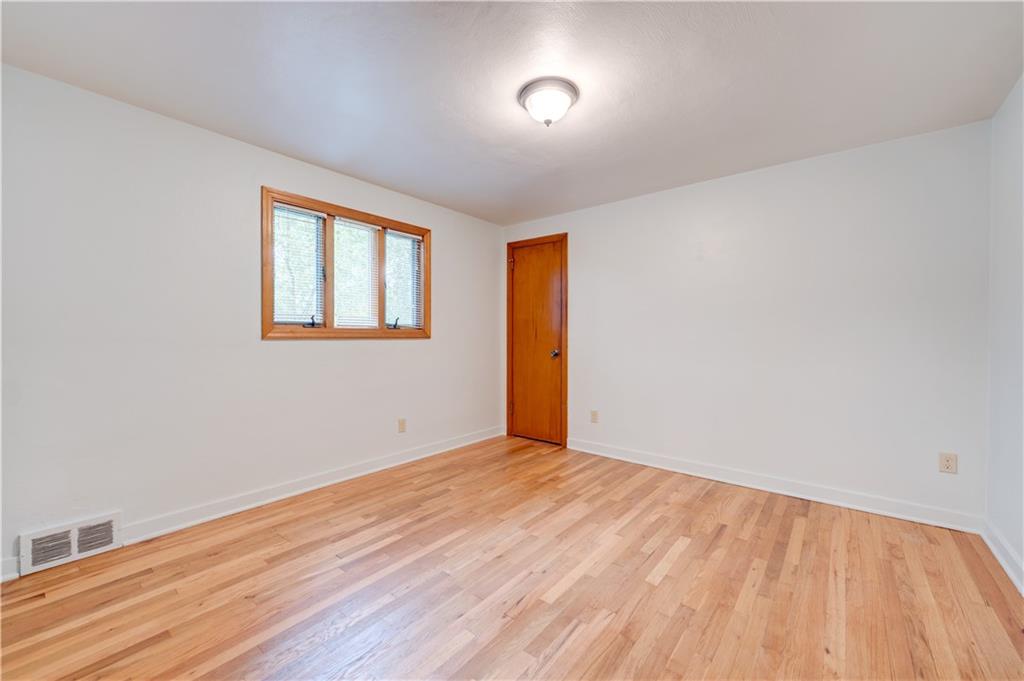 1044 Hastie Road Pittsburgh, PA 15234 - Photo 10 of 24 Gallery Image 10