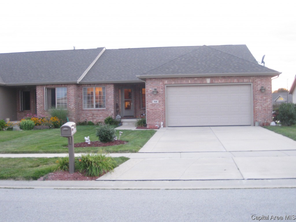705 Heathrow Lane Rochester, IL 62563 - Photo 1 of 15