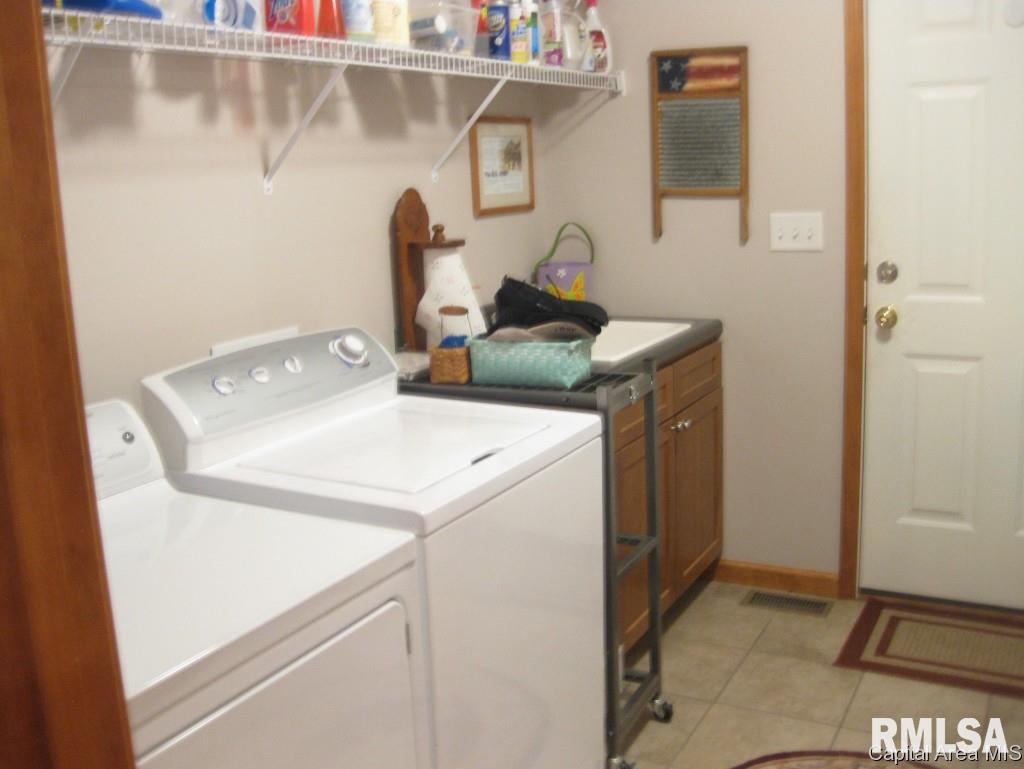 705 Heathrow Lane Rochester, IL 62563 - Photo 11 of 15