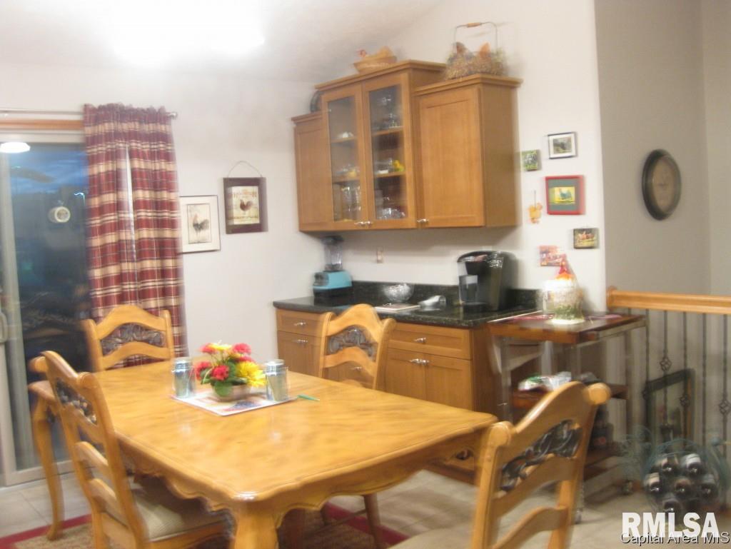 705 Heathrow Lane Rochester, IL 62563 - Photo 4 of 15