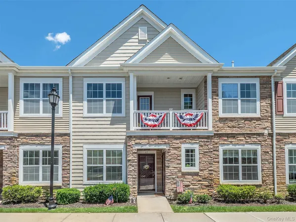 $715,000 | 87 Paget Lane, Massapequa, NY 11758