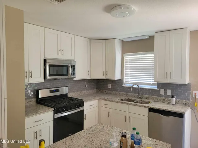 $1,900 | 6208 Washington Avenue, Ocean Springs, MS 39564