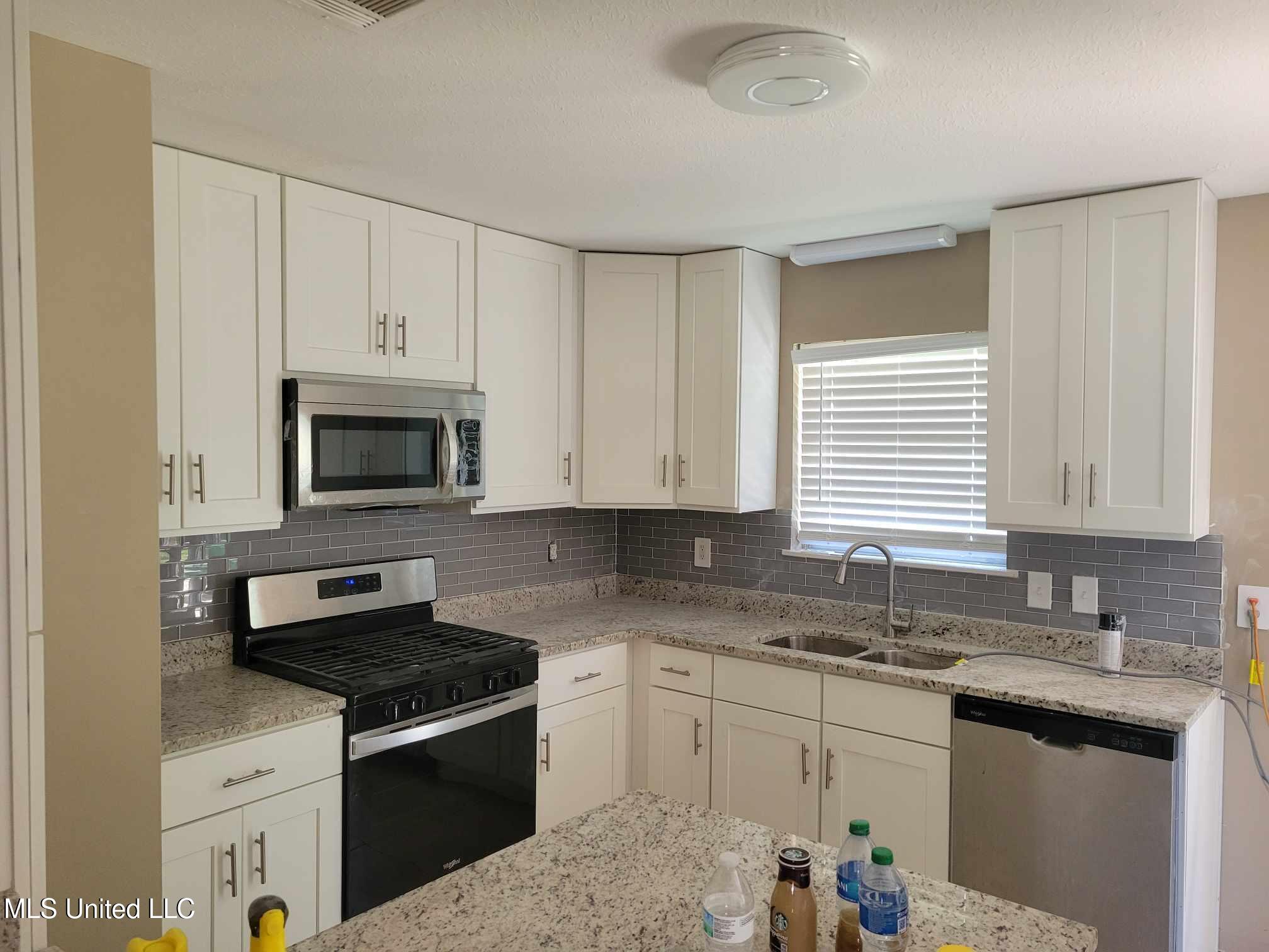 6208 Washington Avenue Ocean Springs, MS 39564 - Photo 4 of 12 442426037_1733668353826202_6437218769336