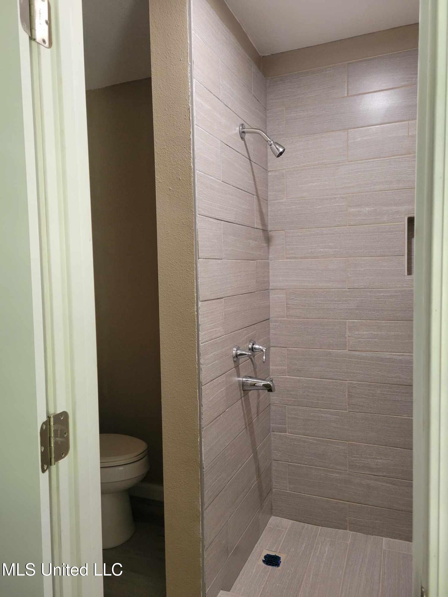 6208 Washington Avenue Ocean Springs, MS 39564 - Photo 6 of 12 444760957_691724579746670_92179354724275