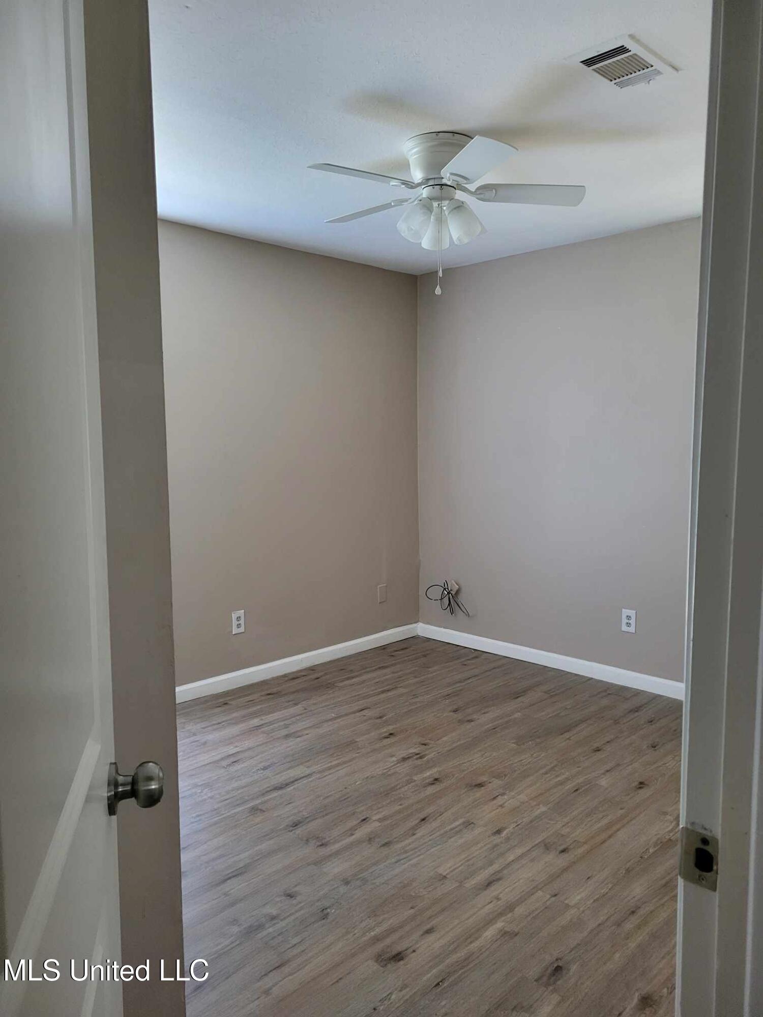 6208 Washington Avenue Ocean Springs, MS 39564 - Photo 10 of 12 444784113_1139875683986740_5569189895992