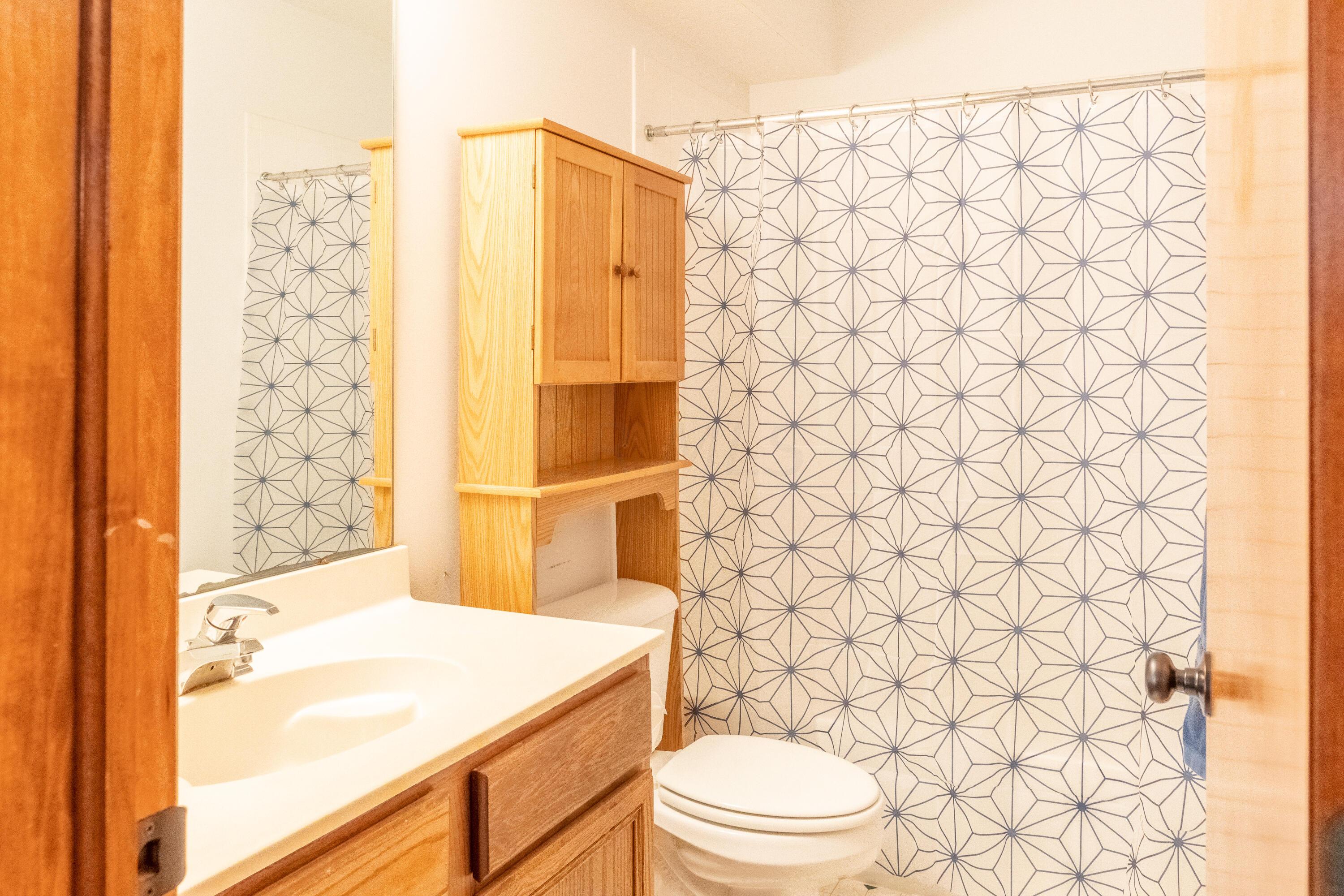 7168 Linworth Road Columbus, OH 43235 - Photo 25 of 34 Basement full bathroom