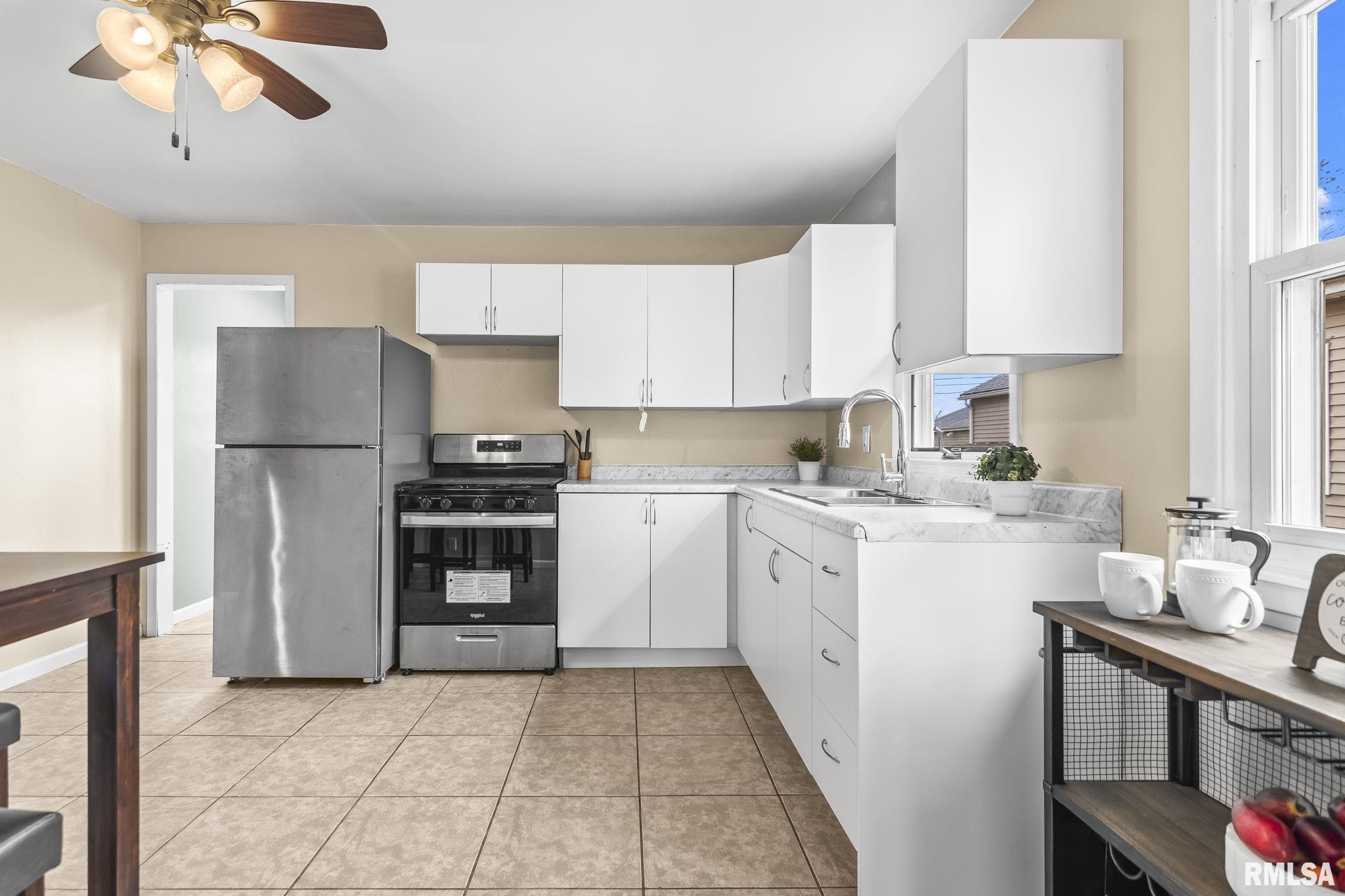 3163 Carman Avenue Springfield, IL 62703 - Photo 6 of 30