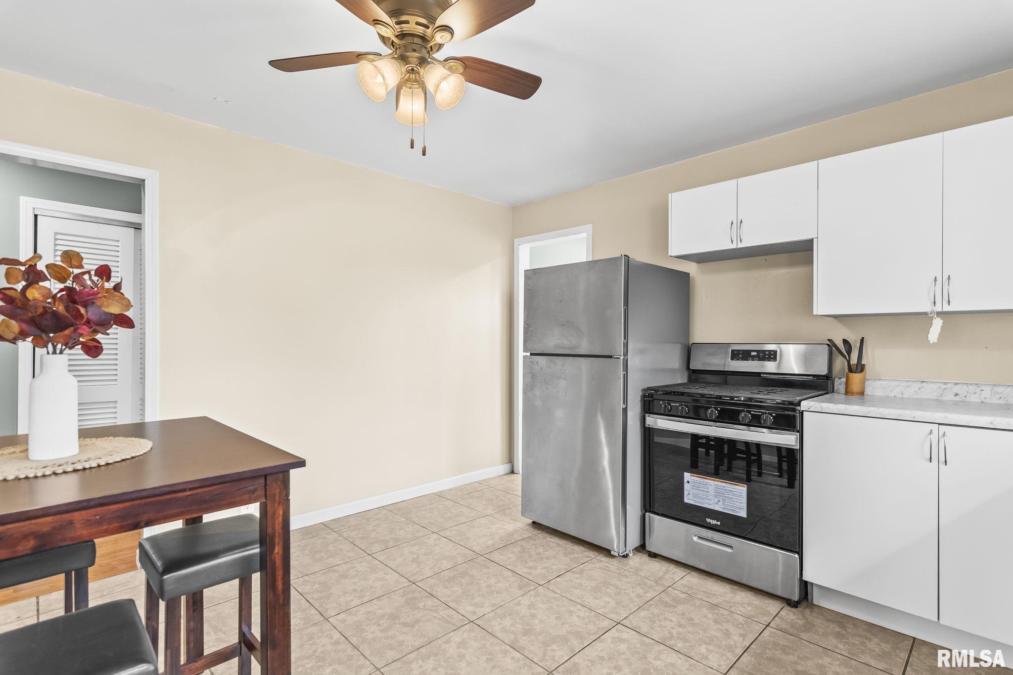 3163 Carman Avenue Springfield, IL 62703 - Photo 9 of 30