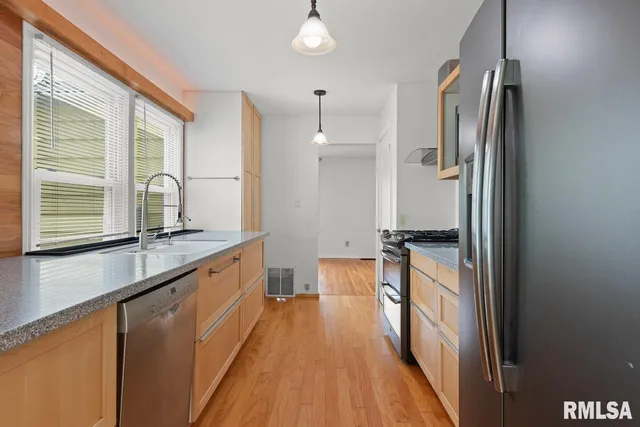 $1,600 | 5029 North Best Street, Peoria Heights, IL 61616