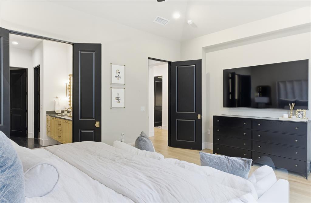 320 O Connor Ridge Boulevard, Unit 22 Irving, TX 75038 - Photo 21 of 34 a bedroom with a bed and a large mirror in a bedroom