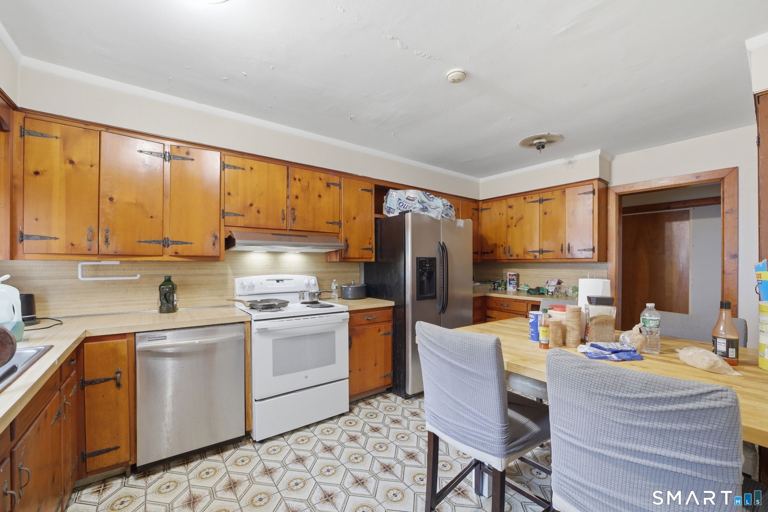 26 Anson Road Norwalk, CT 06850 - Photo 22 of 33 Dine in kitchen