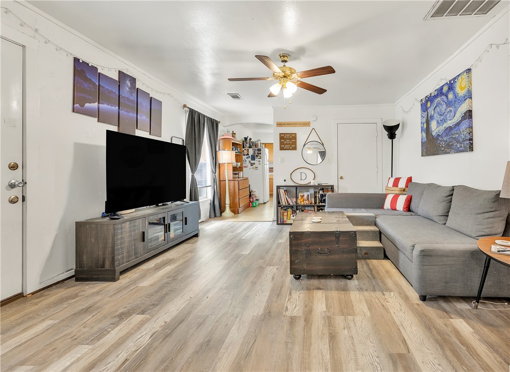 1319 Antone Street Bryan, TX 77803 - Photo 9 of 37