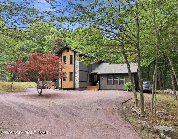 $399,900 | 4366 Skyline Drive, Canadensis, PA 18325