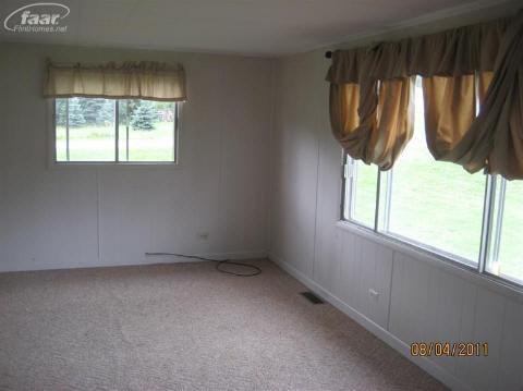 4009 Evans Road Holly, MI 48442 - Photo 2 of 8 20125067-1.JPG
