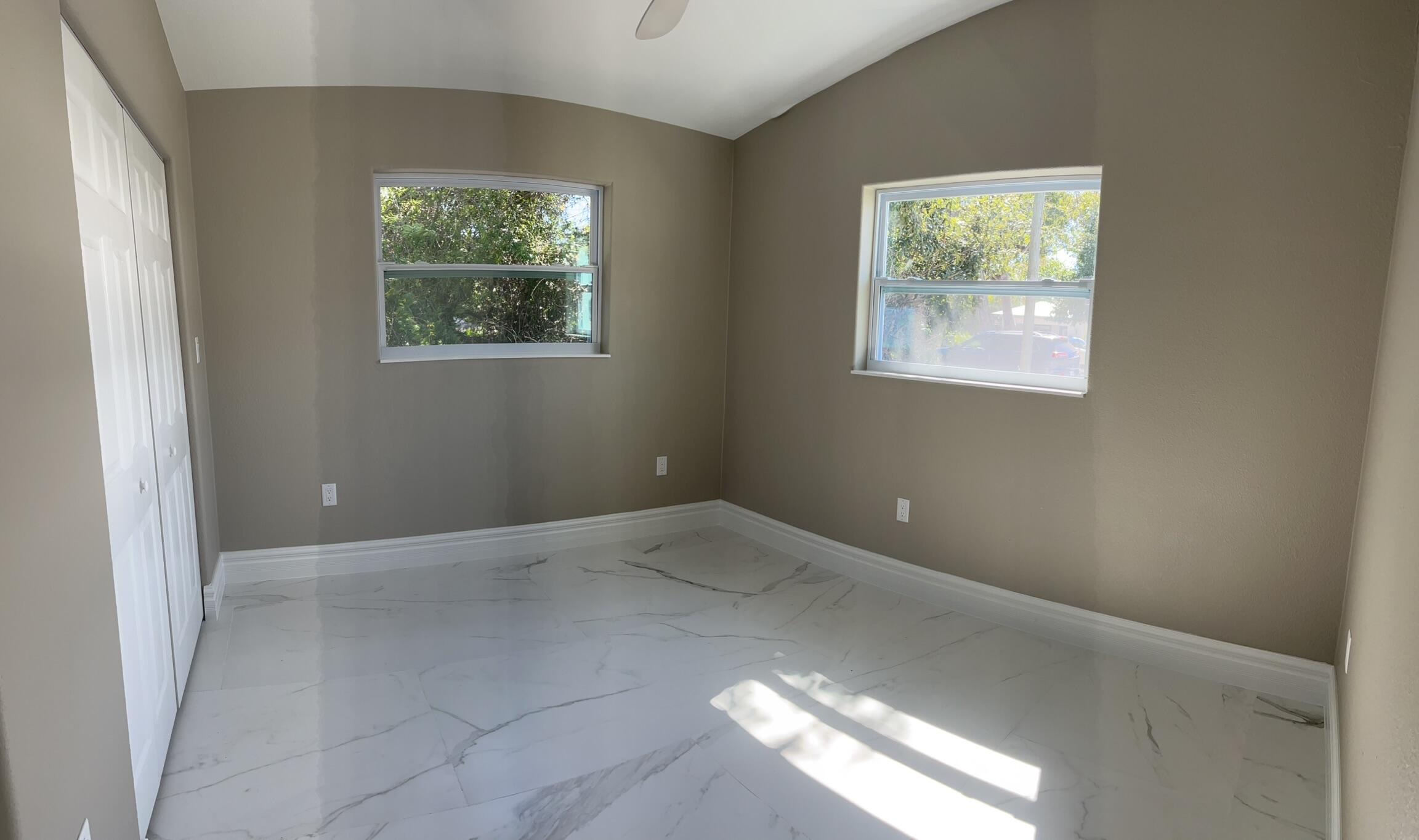 32 Bonefish Avenue Key Largo, FL 33037 - Photo 23 of 34 an empty room with windows