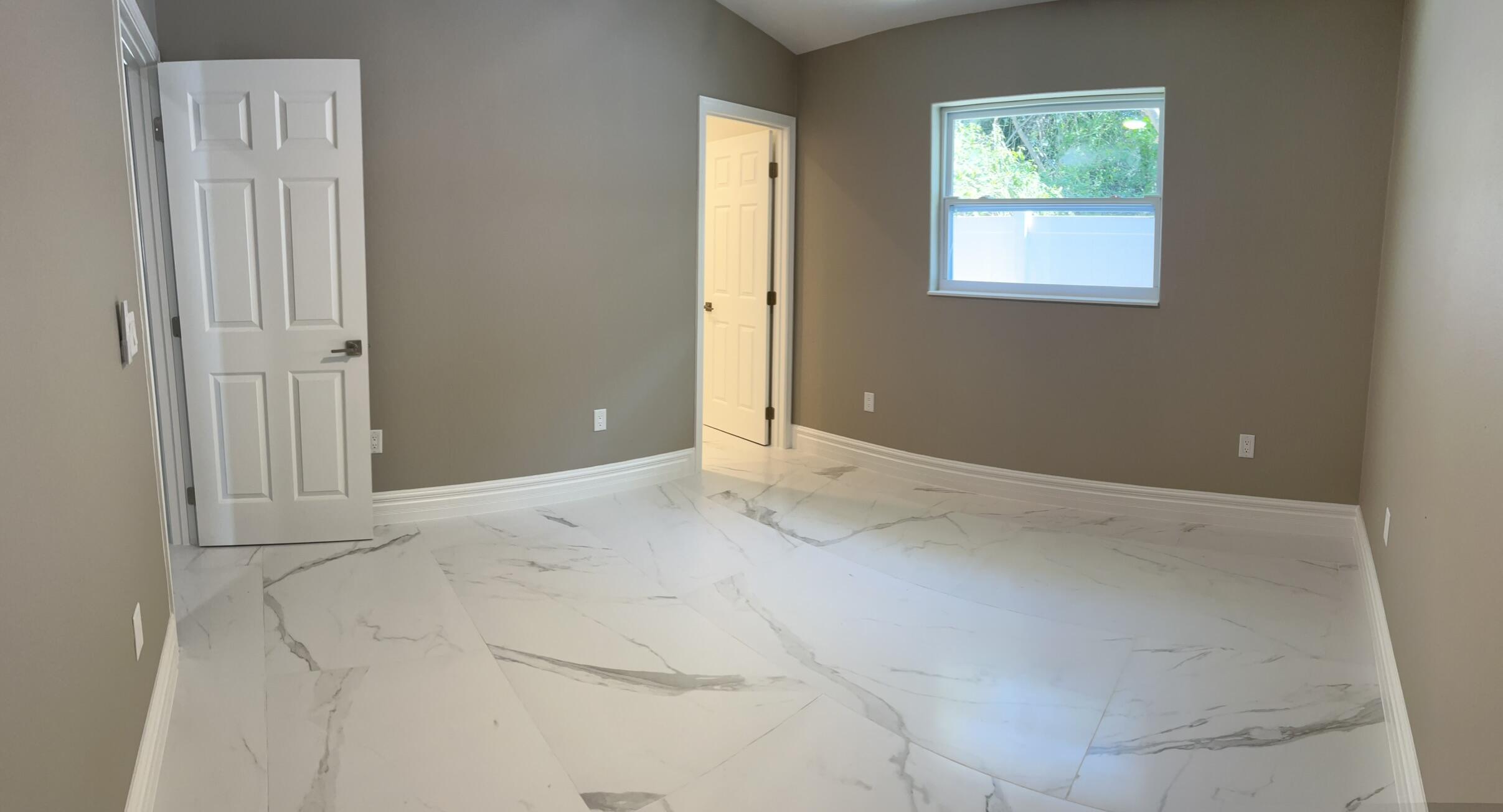 32 Bonefish Avenue Key Largo, FL 33037 - Photo 25 of 34 an empty room with windows