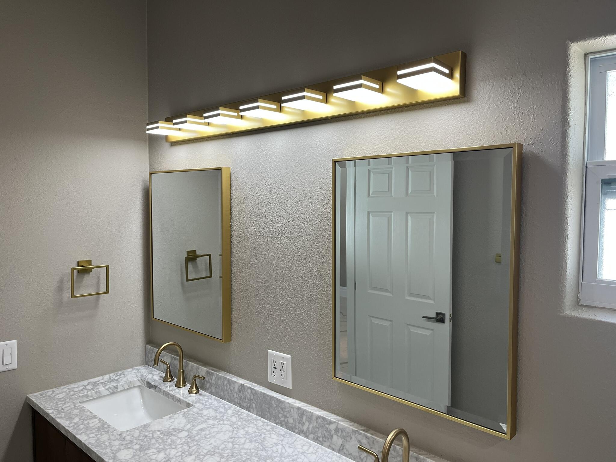 32 Bonefish Avenue Key Largo, FL 33037 - Photo 30 of 34 a bathroom with a sink and a mirror