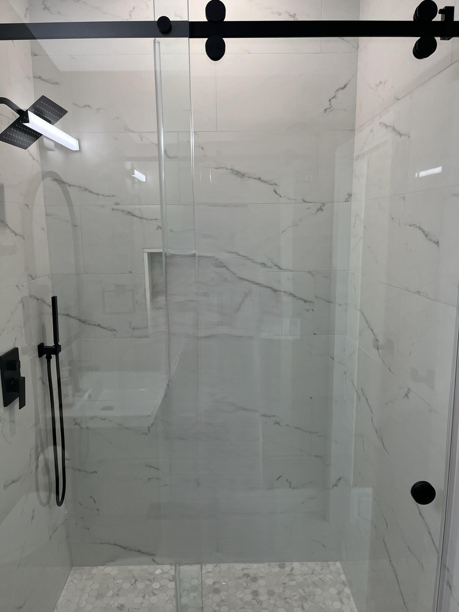 32 Bonefish Avenue Key Largo, FL 33037 - Photo 3 of 34 a bathroom with a shower