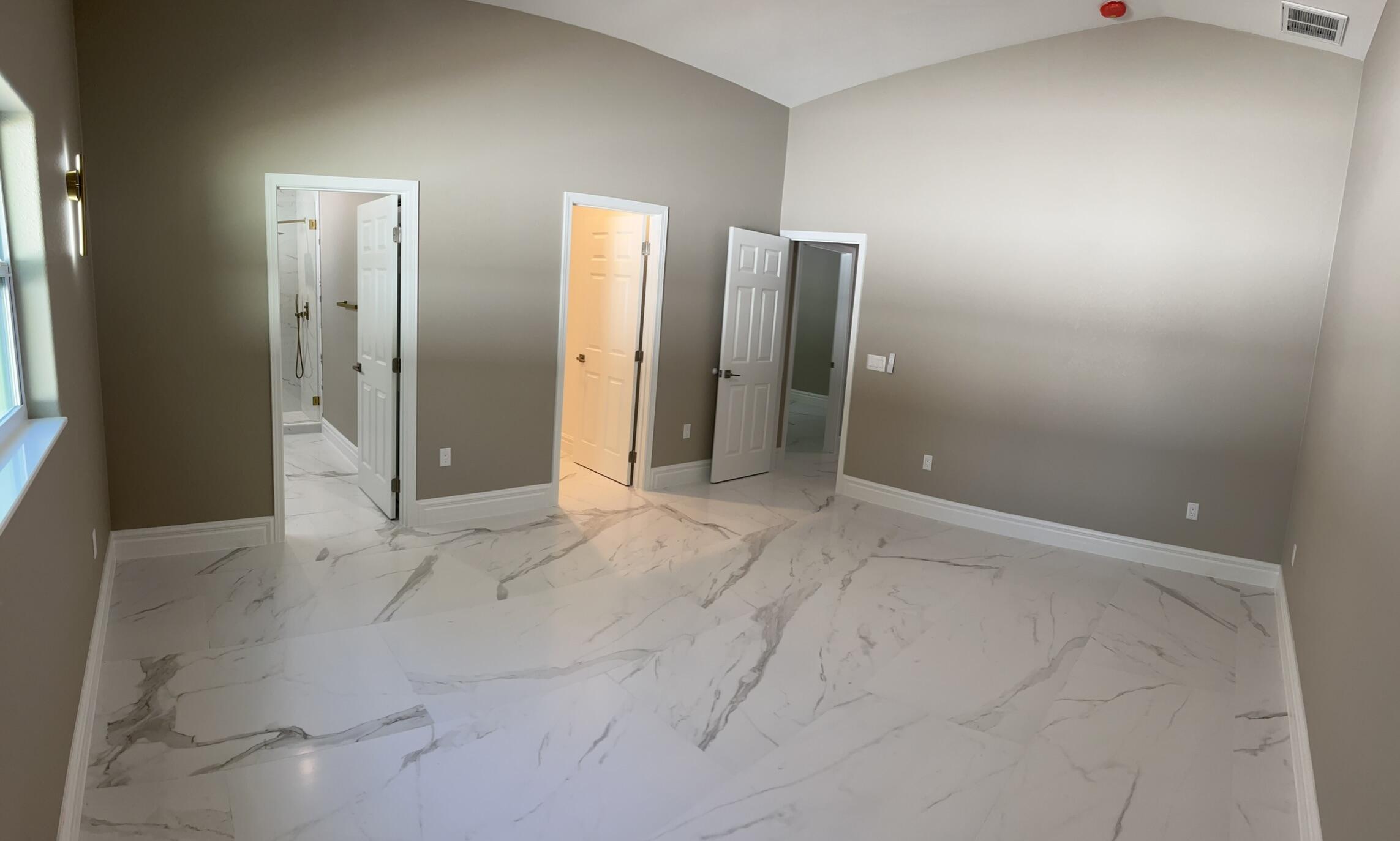 32 Bonefish Avenue Key Largo, FL 33037 - Photo 33 of 34 an empty room with closet and a window
